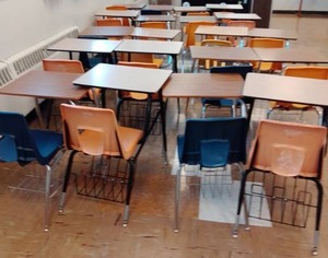 lot 415 image: 20 student desks High School