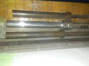 lot 733 image: Weightlifting bars (4). Loc 3- D Rm