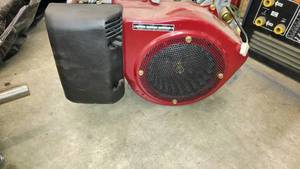 lot 224 image: Briggs and Stratton small engine   model # 185437 New