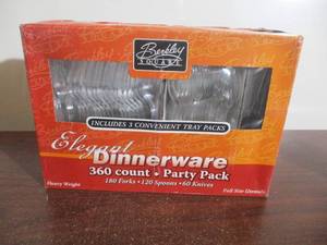 lot 37 image: Heavy Weight Plastic Cutlery
