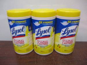 lot 92 image: Lysol Wipes