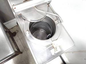 lot 1 image: Broaster Foods Model 1800 E TNT Chi...