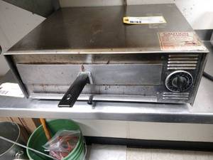 lot 30 image: Pizza Oven, 120 Volt, Works...