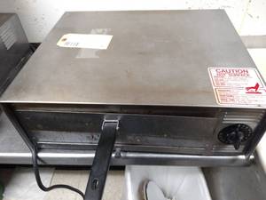 lot 31 image: Pizza Oven, 120 Volt, Works...