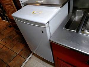 lot 29 image: Danby Refrigerator, 24 x 24 x 35...