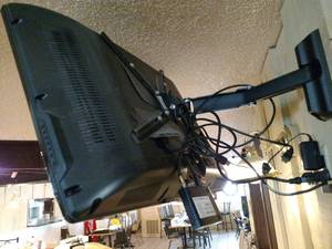 lot 43 image: Proscan 31  Flatscreen TV...
