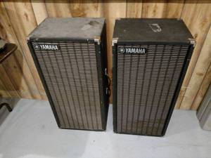 lot 51 image: (2) Yamaha S0112T Speakers...