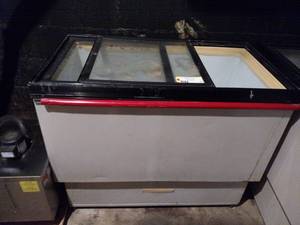lot 10 image: Hussman Sliding Top Cooler, 120 v, ...