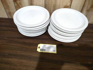 lot 82 image: 9 Dinner Plates...
