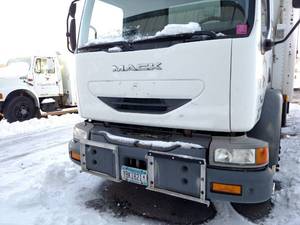 lot 2 image: Mack XXL DS300 Cabover Reefer Truck...