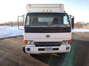 lot 3 image: 1999 Nissan UD Cabover Beverage Tru...