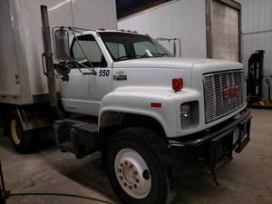lot 4 image: 1994 GMC Topkick 5500 Semi Truck, C...
