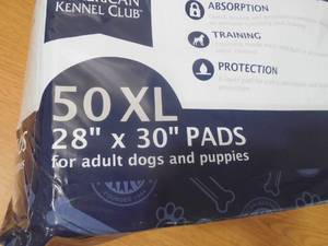 lot 19 image: American Kennel Club Pet Training and Puppy Pads, Regular and Extra Large