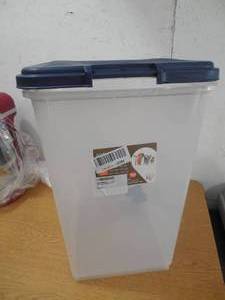 lot 95 image: IRIS Airtight Food Storage Container