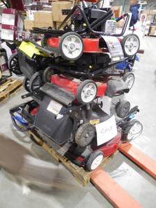 lot 18 image: PALLET LOT OF 7 PUSH MOWERS FOR PARTS OR REPAIR