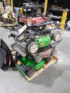 lot 20 image: PALLET LOT OF PUSH MOWERS FOR PARTS OR REPAIR