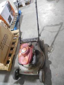 lot 3 image: HONDA PUSH MOWER