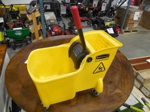 lot 49 image: Rubbermaid Commercial Products 31 Qt. Tandem Mop Bucket