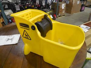 lot 50 image: Rubbermaid Commercial Products 31 Qt. Tandem Mop Bucket