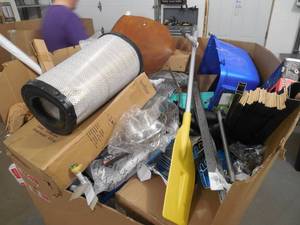 lot 92 image: PALLET LOT FOR PARTS OR REPAIR OR LOTS THAT DID NOT GET PICKED UP.