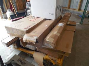 lot 95 image: PALLET LOT OF MERCHANDISE AND PARTS ITEMS.