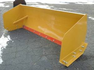 lot 204 image: 8 Snow Pusher (Skid Steer Attachment)