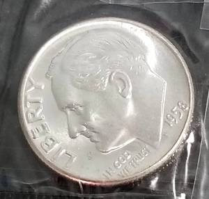 lot 16 image: 4 SILVER COINS IN SEALED LITTLETON PACKAGING AS PICTURED