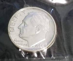 lot 18 image: 4 SILVER COINS IN SEALED LITTLETON PACKAGING AS PICTURED