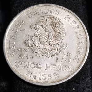 lot 35 image: 1953 MEXICO 10 PESOS 72% SILVER (us dollar sized)