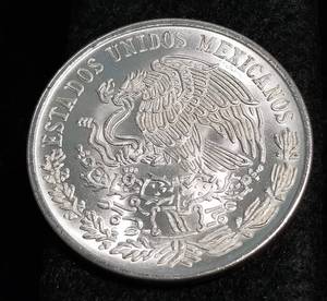 lot 41 image: 1977 MEXICO CIEN PESO 72% SILVER 20 GRAMS