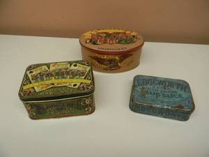 lot 31 image: VINTAGE 3 KINGS, UNIVERSAL, EDGEWORTH CUT PLUG TOBACCO TINS - COOL COLLECTION - SEE PICTURES