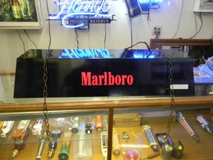 lot 45 image: MARLBORO POOL TABLE  BAR MAN CAVE LIGHT - NEW OLD STOCK - VERY COOL LIGHT - SEE PICTURES
