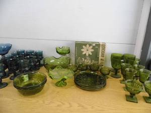 lot 5 image: Green and Blue Glassware w Tote