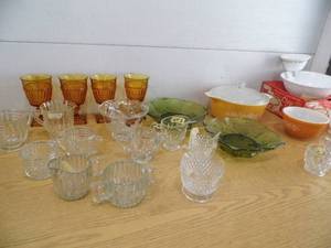 lot 6 image: Milk Glass - Pyrex - CreamSugar Sets