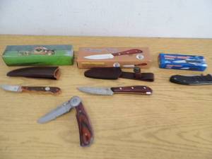 lot 14 image: Lot of 4 Knives