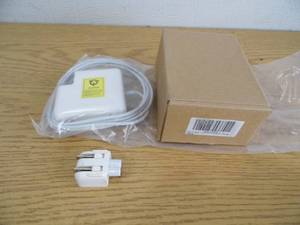 lot 16 image: Macbook Charger