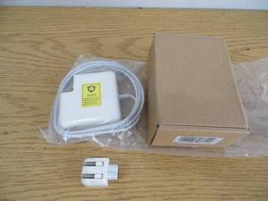 lot 18 image: Macbook Charger