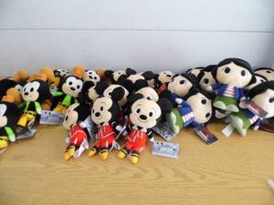 lot 20 image: Lot of 30 Plush Toys
