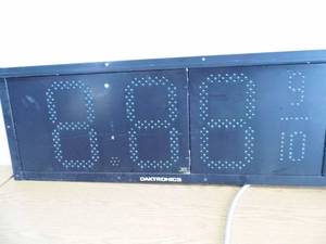 lot 26 image: Daktronics Price Sign - Green