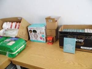 lot 31 image: Incontinence Pads - Wall Sayings - Baby Items