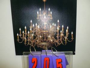 lot 205 image: Lighted Picture. Battery operated. As shown. SEE TERMS