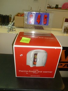 lot 246 image: 7 Liter Fridge & Warmer. As shown. SEE TERMS