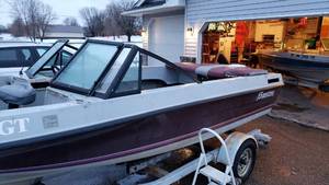 lot 1 image: 1985 17ft Forrester Boat & Trailer