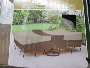 lot 101 image: Patio Furniture Cover 5C...