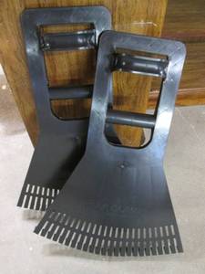lot 108 image: 2 pc. Lawn Claws 10B...