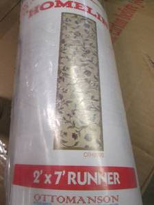 lot 121 image: Homeline 2 X 7 Runner Rug (Garden...