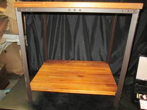lot 173 image: End Table (Estimated Dimentions 2 ...