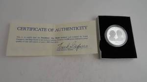 lot 19 image: 1983 Presidents Day Metal 1oz .999 Fine Silver