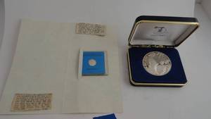 lot 33 image: Mothers Day 72 Sterling & Apollo 14 Silver piece