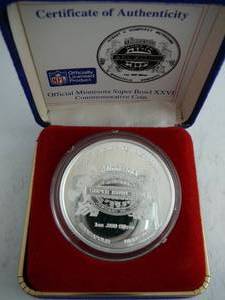 lot 43 image: Mn Super Bowl XXVI .999 silver 1 oz